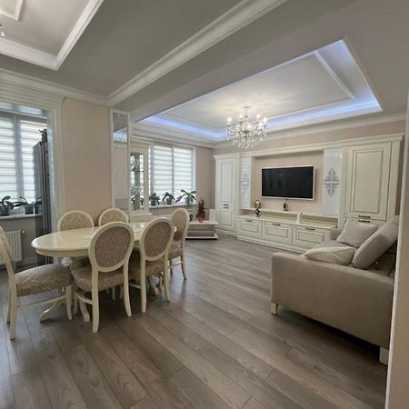 Apartament In The Center Of Chisinau Exterior photo